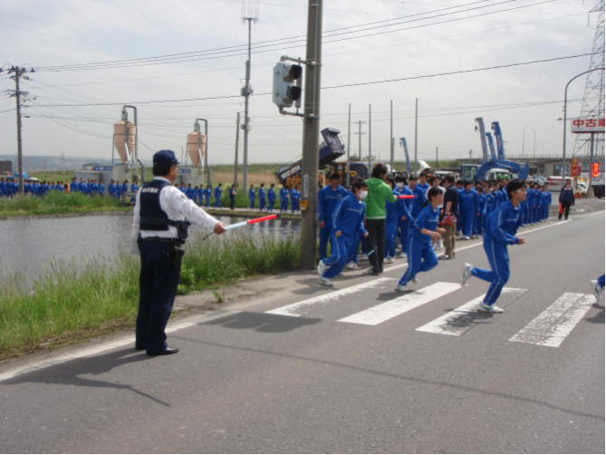 警察官による避難誘導状況