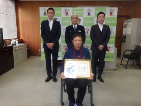 感謝状贈呈の記念写真